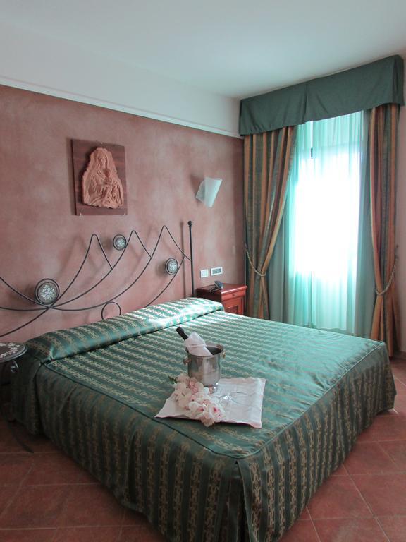 Emmaus Hotel Zafferana Etnea Rom bilde