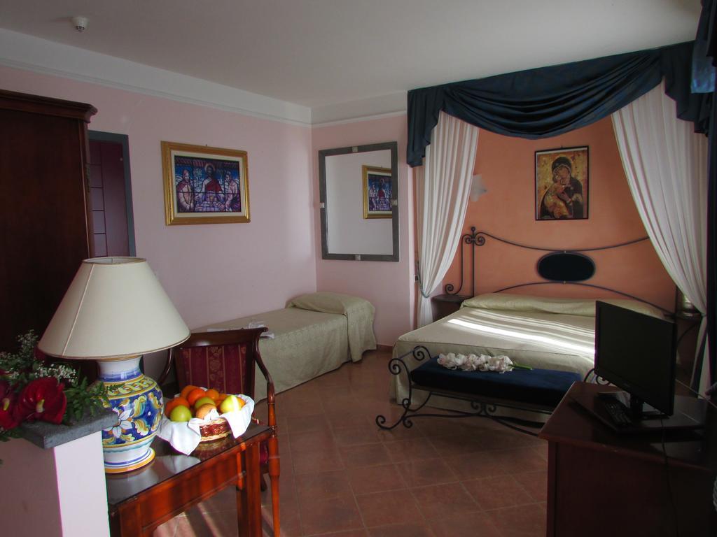 Emmaus Hotel Zafferana Etnea Rom bilde
